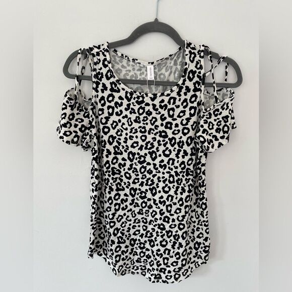 Cold Shoulder Leopard Print Top new size small - Picture 1 of 8